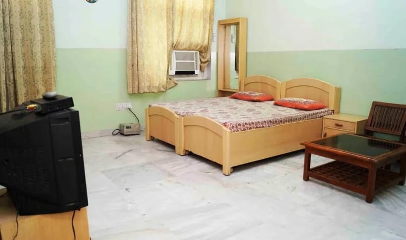 AC Deluxe room with seating area