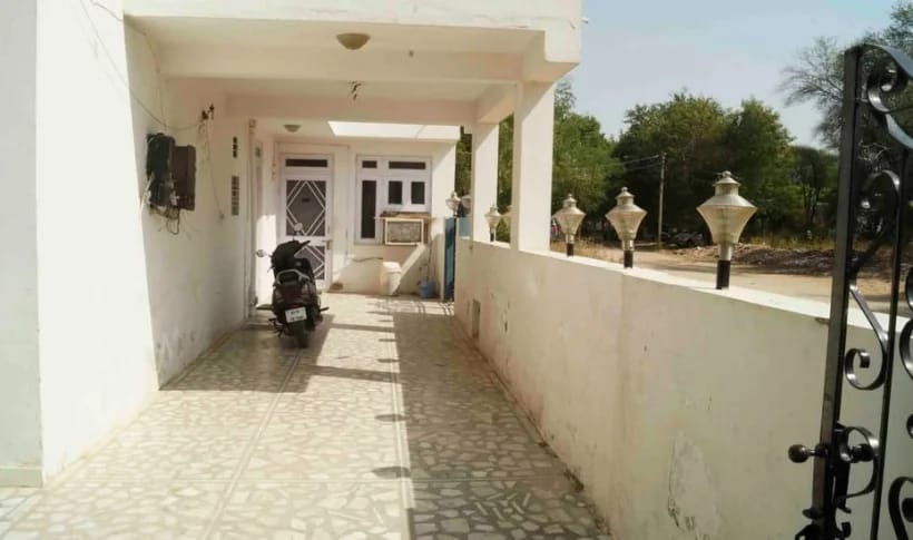 Covered driveway and parking